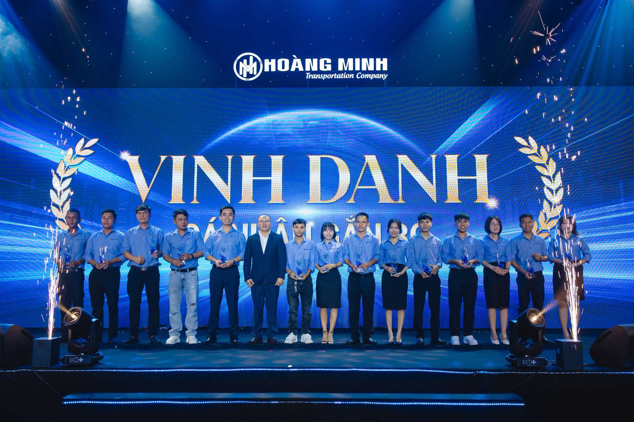 tap-the-van-tai-hoang-minh-trong-hoat-dong-vinh-danh Tập-thể-Vận-tải-Hoàng-Minh-trong-hoạt-động-vinh-danh