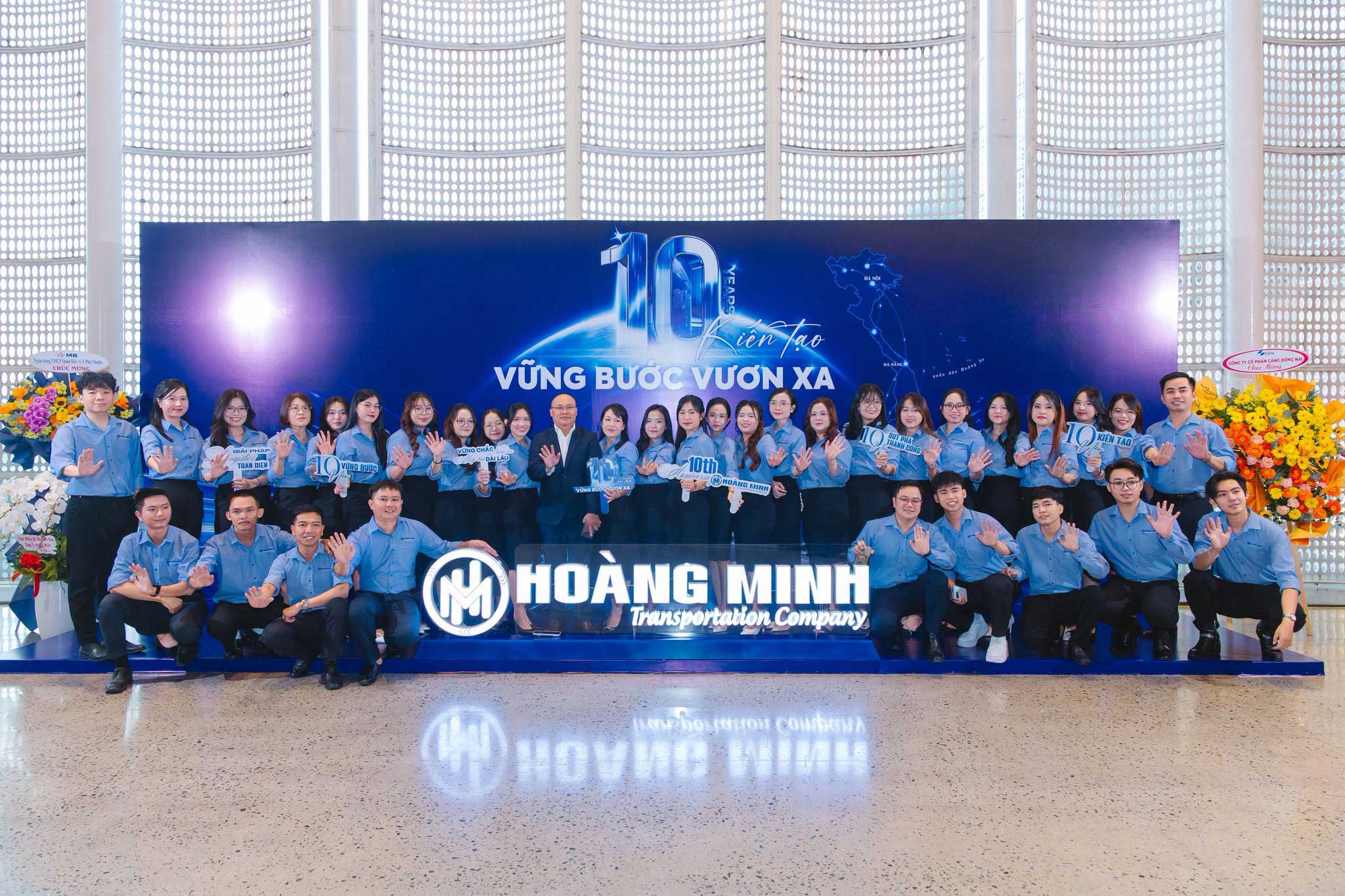 tap-the-van-tai-hoang-minh-tai-su-kien-ky-niem-10-nam Tập-thể-Vận-tải-Hoàng-Minh-tại-sự-kiện-kỷ-niệm-10-năm