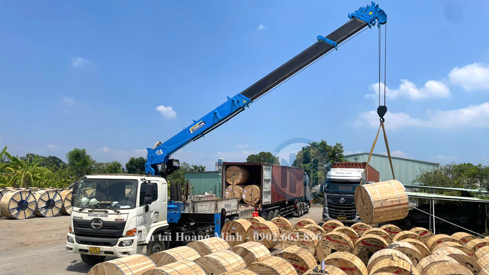 Xe tải cẩu cho thuê giá tốt tại TpHCM Xe tải cẩu cho thuê giá tốt tại TpHCM