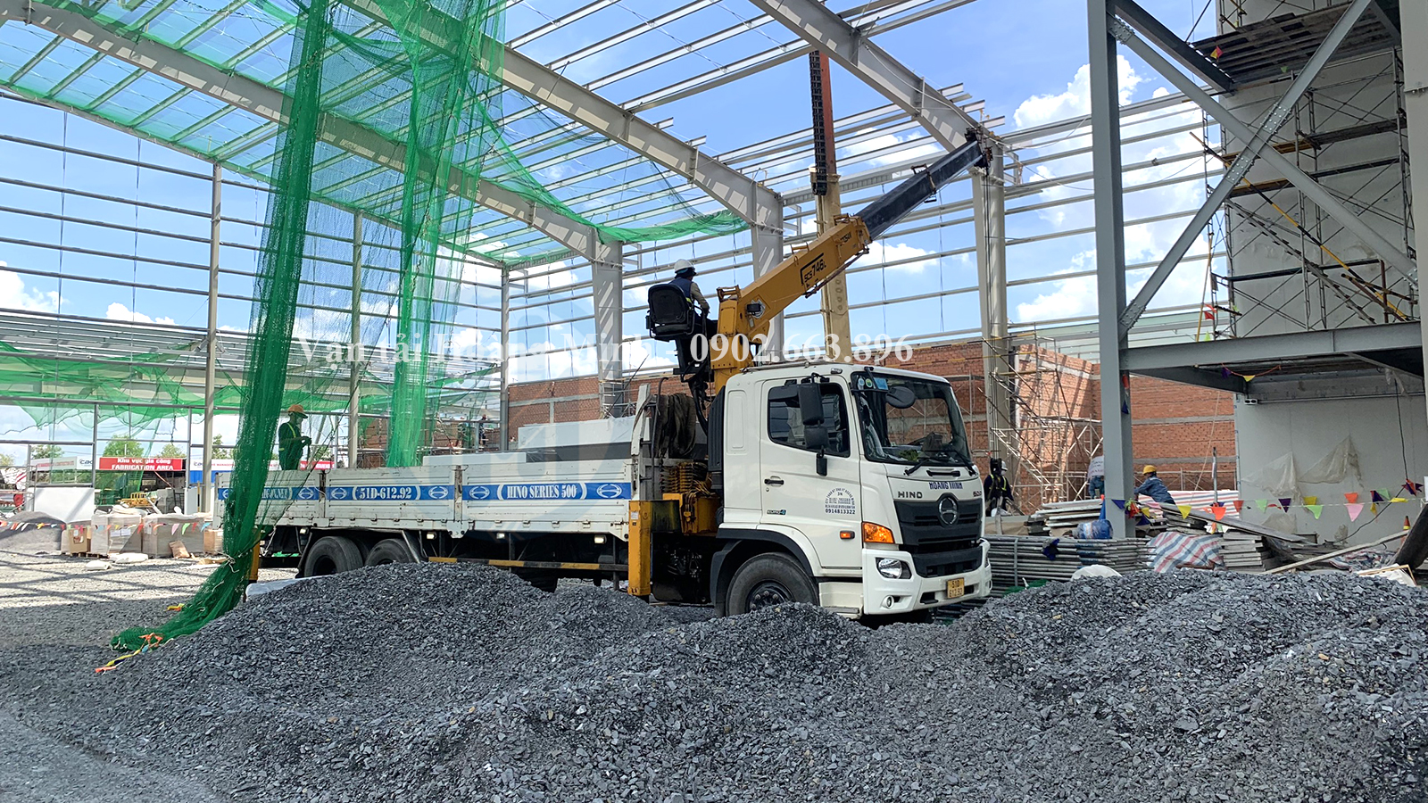 Xe tải cẩu cho thuê uy tín tại TpHCM Xe tải cẩu cho thuê uy tín tại TpHCM