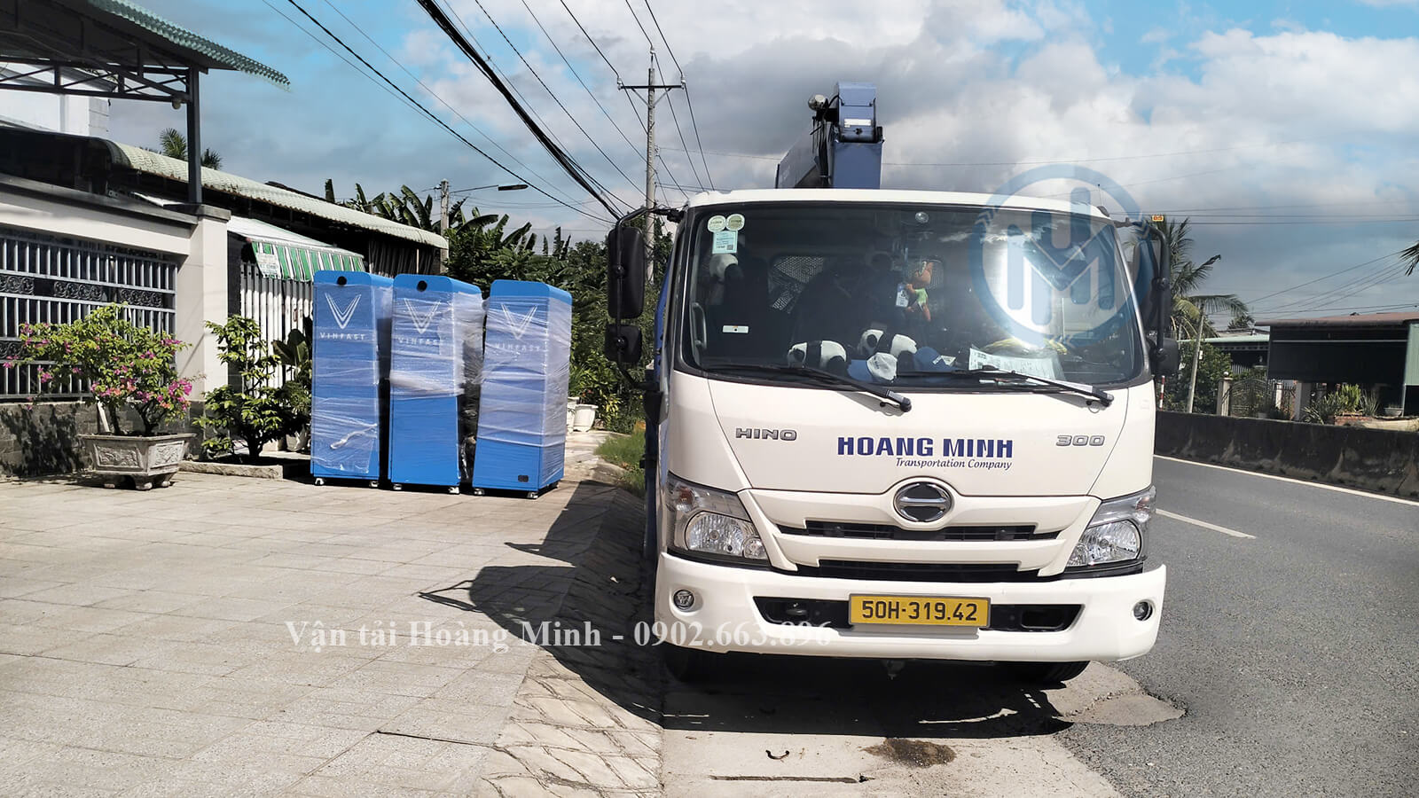 Xe tải cẩu chở hàng giá tốt tại Bình Dương