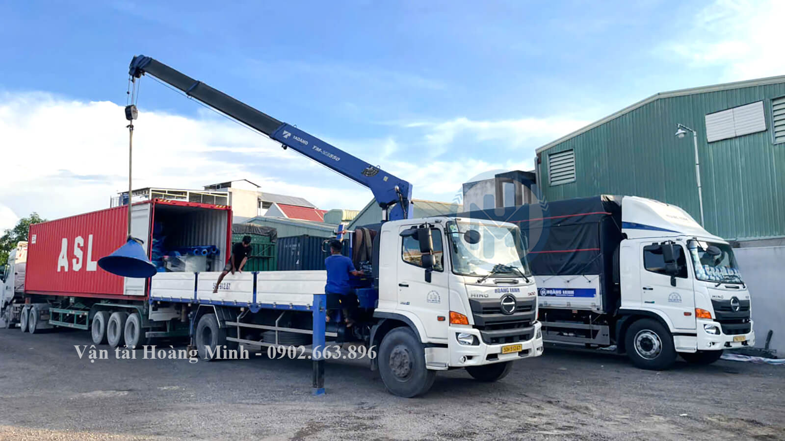 Xe tải cẩu nâng hạ hàng hóa an toàn tại TpHCM Xe tải cẩu nâng hạ hàng hóa an toàn tại TpHCM