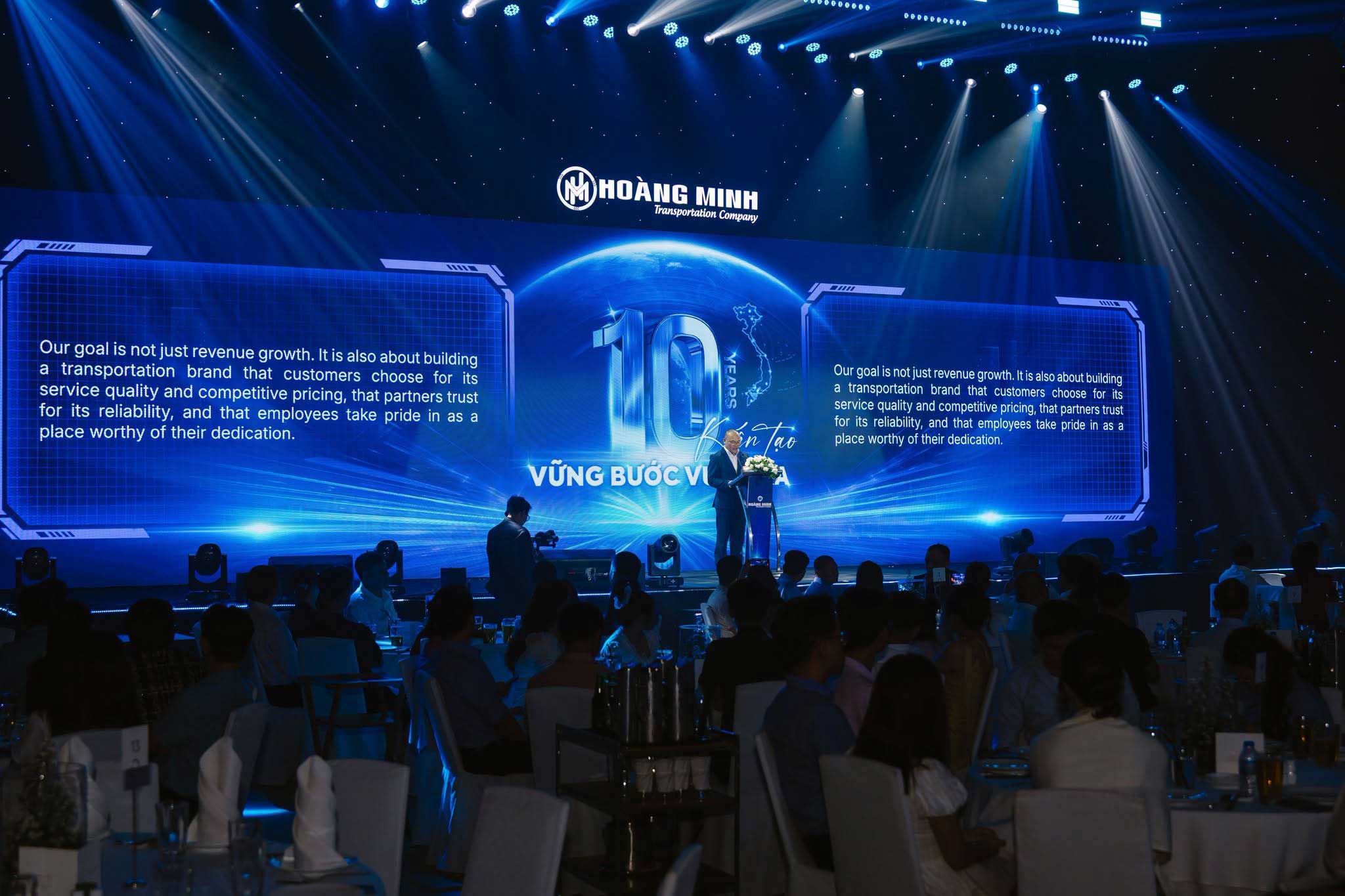 dai-dien-van-tai-hoang-minh-phat-bieu-tai-su-kien-ky-niem-10-nam Đại-diện-Vận-tải-Hoàng-Minh-phát-biểu-tại-sự-kiện-kỷ-niệm-10-nă