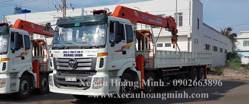 Xe cẩu chở hàng KCN Nhựt Chánh