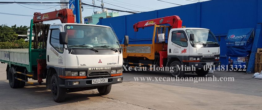 Xe cẩu chở hàng KCN Dầu Giây